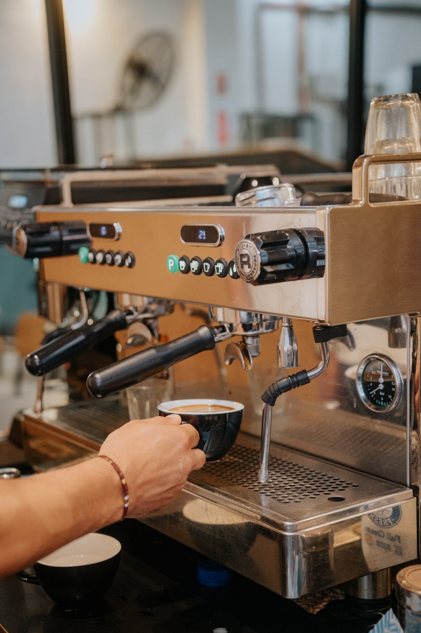 Grind By Weight vs Grind By Time. Why Modern Cafés Are Making the Switch